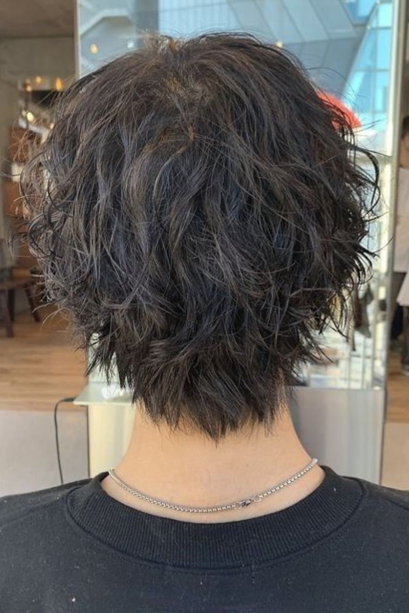  Short Wavy Wolf Cut